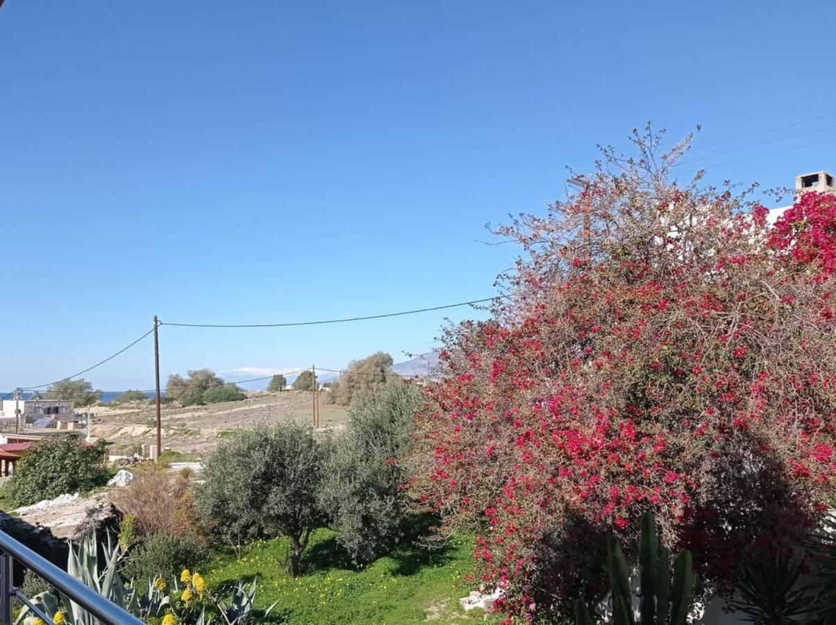 Spyros With Pool Kalamaki (Heraklion)